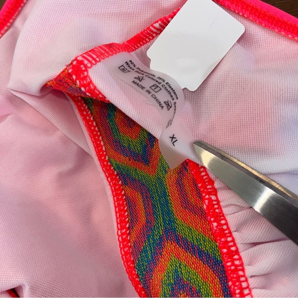 Vibrant Pink Halter Swimsuit with Geometric Belt xl - Picture 5 of 6